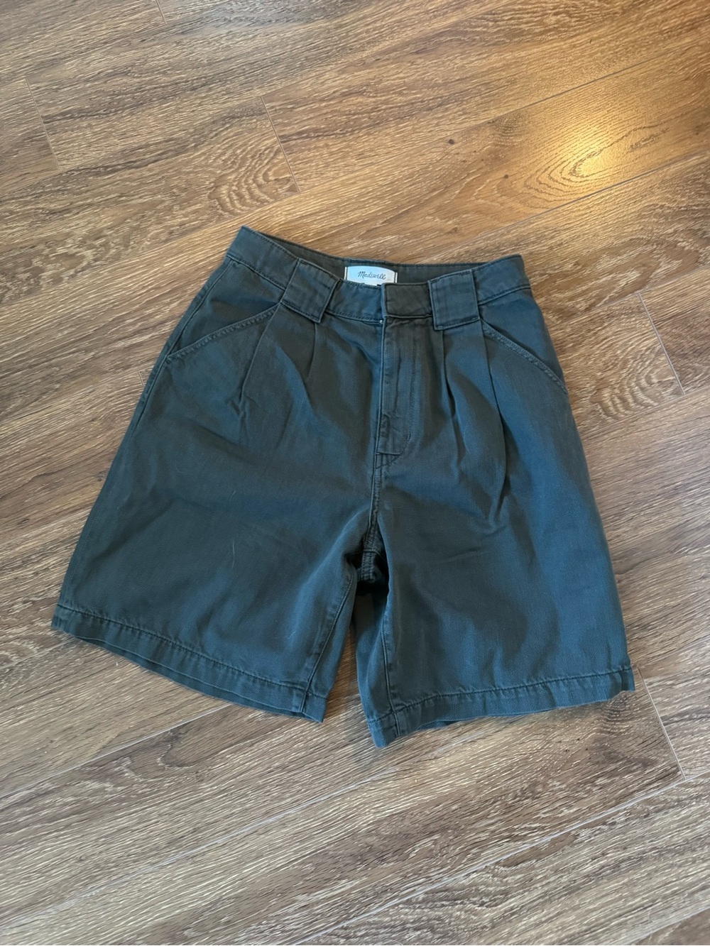 Madewell Pleated Trouser short in Faded Ivy